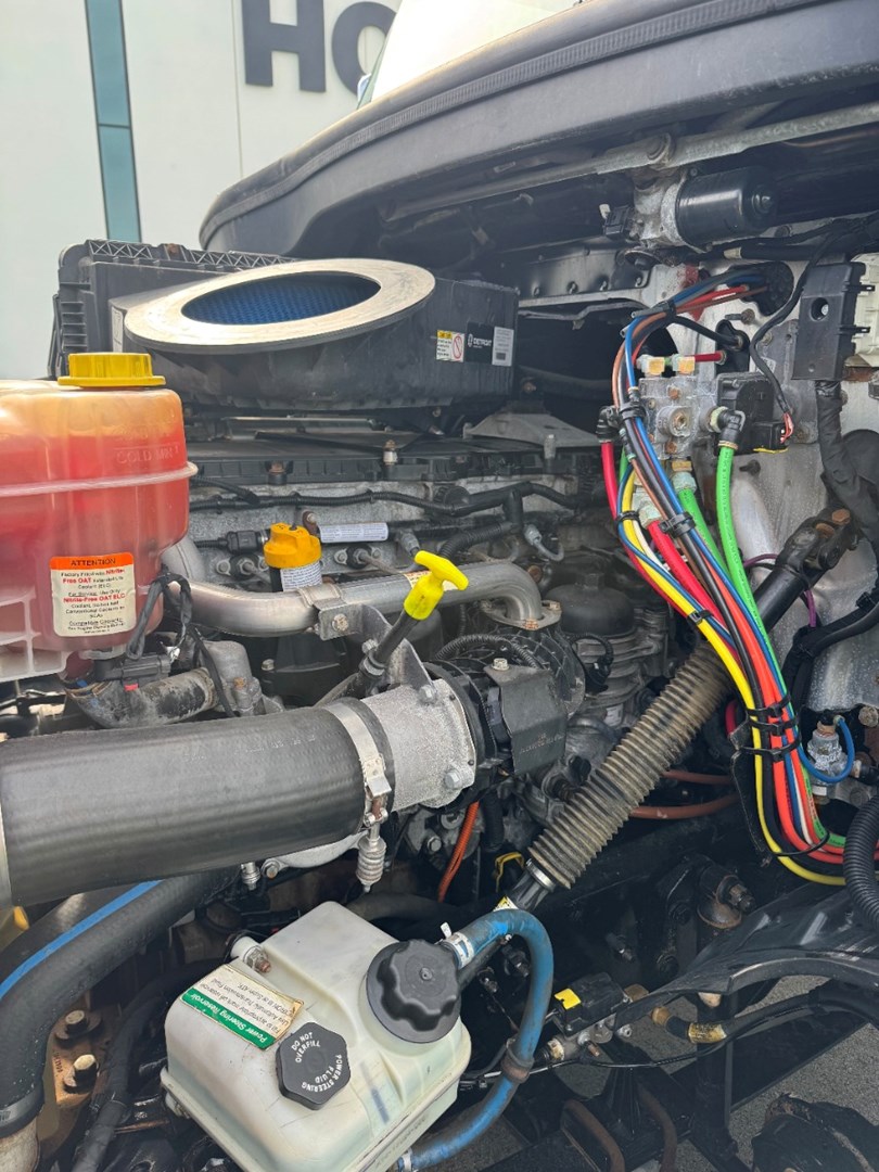 2019 FREIGHTLINER CASCADIA 113 - USED TRUCKS DAY CAB - image 9